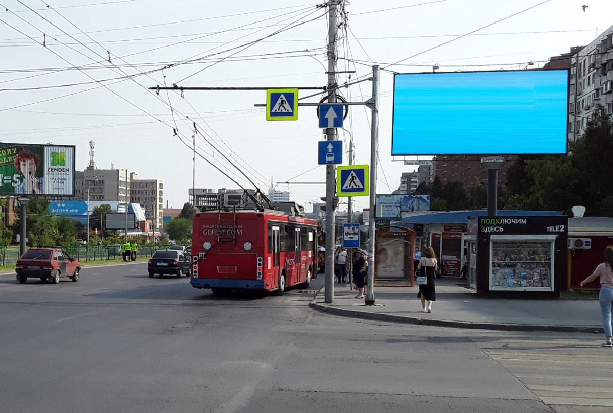 Комарова_13_В__Космонавтов_А Видеоэкран 3х6 в Ростове-на-Дону (бульвар Комарова)