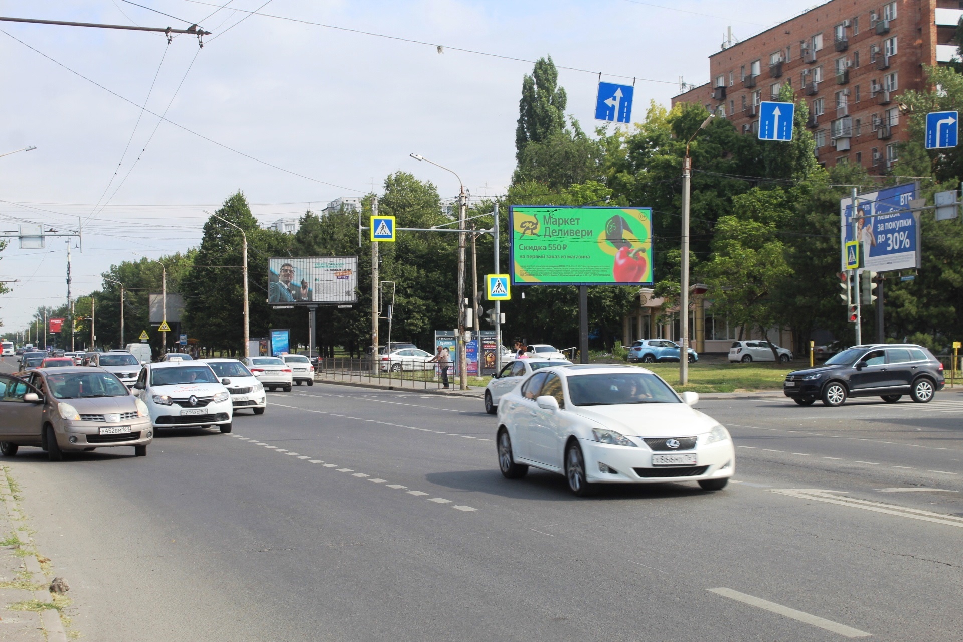 Комарова б-р, 22 - ул. Добровольского, 18 (позиция 3 по ходу движения) Видеоэкран 3х6 в Ростове-на-Дону (бул. Комарова)